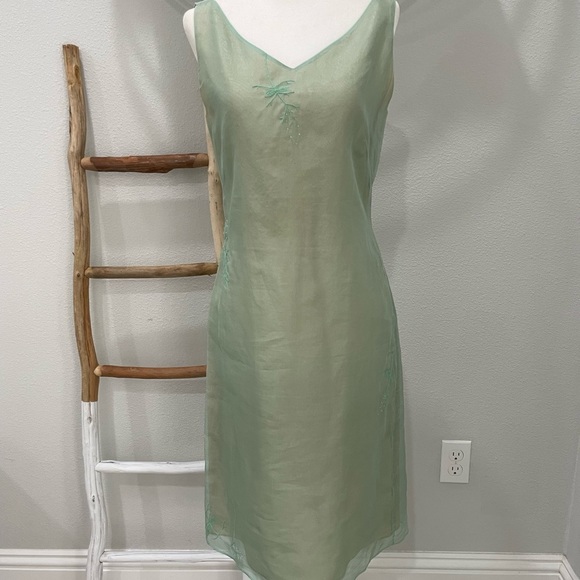Max Studio Dresses & Skirts - Max Studio mint green silk midi cocktail dress with embroidery